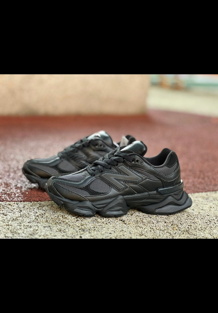 9060 Triple Black Leather New Balance